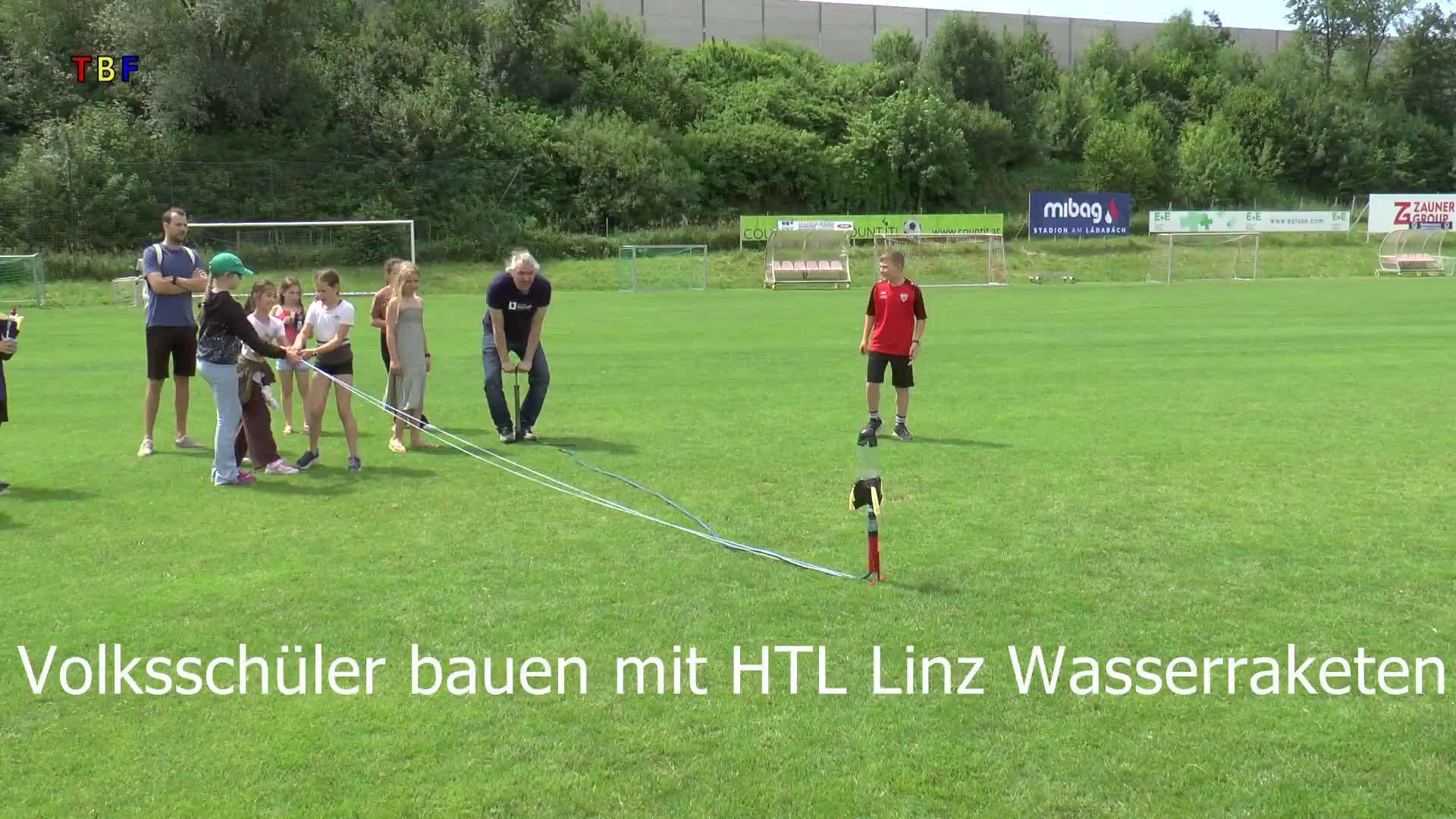 Volksschueler bauen mit HTL Wasserraketen
